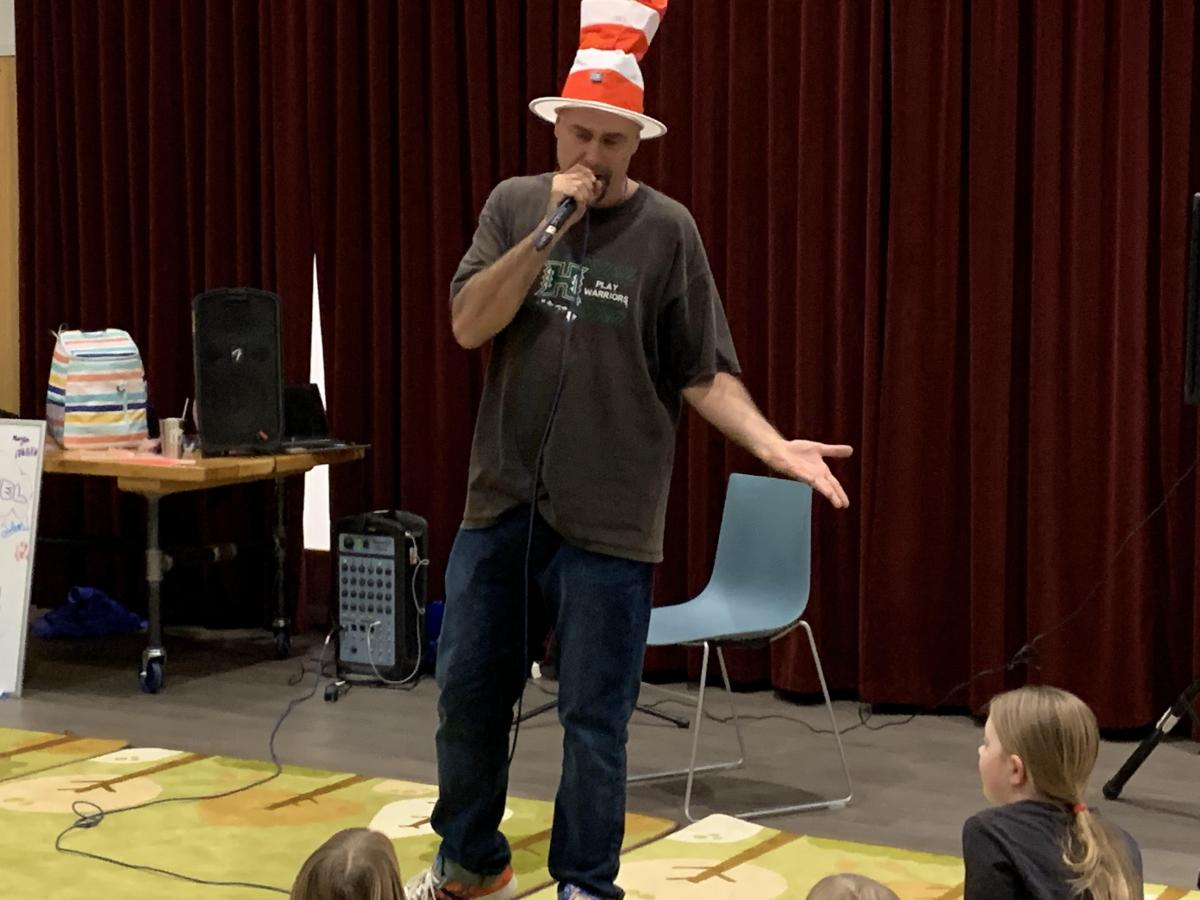 Photo of singer with funny hat